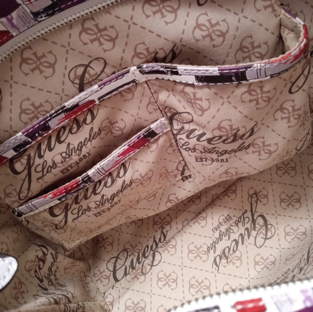 GUESS Delaney Tote In Hard-To-Find Lipstick Print, Excellent Condition - Picture 6 of 7